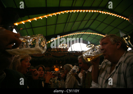 Augustiner-Festhalle auf dem Oktoberfest-Bierfest in München. Stockfoto