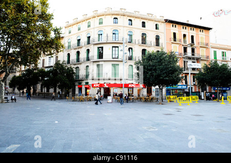 Ein KFC-Restaurant in Palma de Mallorca, Spanien. Stockfoto