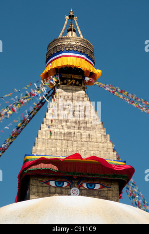 Boudhanath oder Bodhnath Tempel ist eine der heiligsten buddhistischen Stätten in Kathmandu und ein UNESCO-Weltkulturerbe. Die Stockfoto