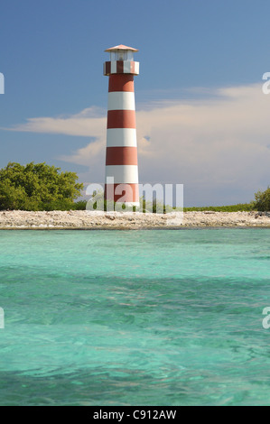 Auf dem Riff Sebastopol befindet in Cayo Grande Reserve in Los Roques Archipel sich ein Leuchtturm. Stockfoto