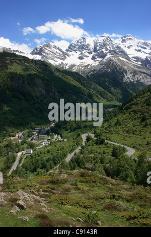 Der Cirque de Gavarnie ist eine dramatische glazialen Schüssel in die Landschaft des Nationalparks der Pyrenäen. Es wurde von Victor berühmt Stockfoto