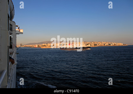 Griechenland Attika Athen Piräus die Einfahrt in den Hafen Stockfoto