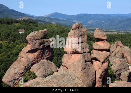 Die Belogradshik Felsen sind eine Gruppe von bizarr geformten Felsformationen aus Sandstein Kalkstein und Konglomerat auf dem Balkan Stockfoto