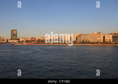 Griechenland Attika Athen Piräus die Einfahrt in den Hafen Stockfoto