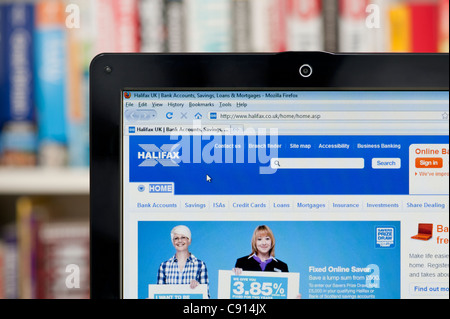 Die Halifax-Website erschossen vor einem Bücherregal-Hintergrund (nur zur redaktionellen Verwendung: print, TV, e-Book und redaktionelle Webseite). Stockfoto