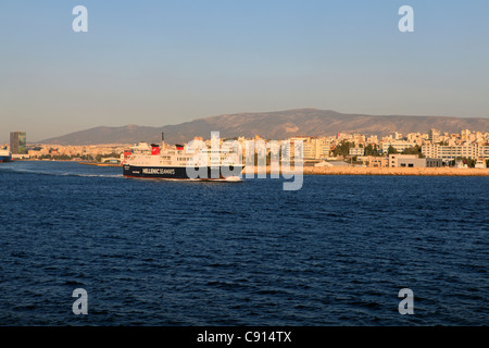 Griechenland Attika Athen Piräus die Einfahrt in den Hafen Stockfoto