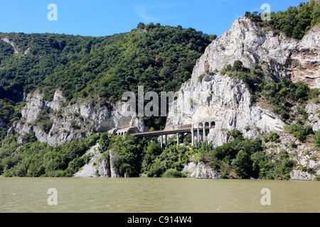 Eisentor-Schlucht und die Berge rund um die Donau gehören zu den aufregendsten Landschaften entlang der Donau und gibt Stockfoto