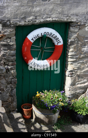 Lerwick ist die wichtigste Hafen und Stadt von den Shetland-Inseln. Lodberries wurden Häuser und Lagerhallen sitzen also auf ihre eigenen piers Stockfoto