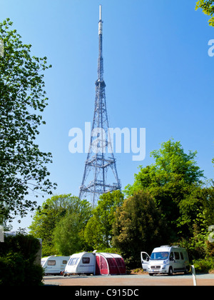 TV-Sender tätig in London und Süd-Ost-England im Crystal Palace und Caravan Club Campingplatz unter South London UK Stockfoto