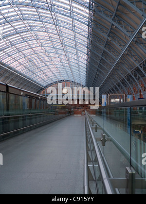 Bahnhof St Pancras ist die neu renovierte viktorianische Meisterwerk der Architektur und Denkmal für die Eisenbahn gebaut Stockfoto