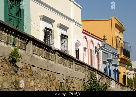 Restaurierten neunzehnten Jahrhundert Häuser an der Angel Flores Street im alten Mazatlan, Sinaloa, Mexiko Stockfoto