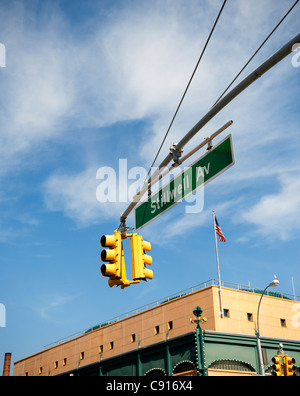 Verkehrskontrollen in Coney Island zu verhindern, dass Staus während der Sommermonate, wenn die touristische Saison auf ihrem Höhepunkt ist. Stockfoto