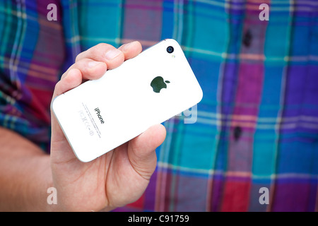 Die Rückseite von einem weißen Apple Mac iPhone 4 s Stockfoto