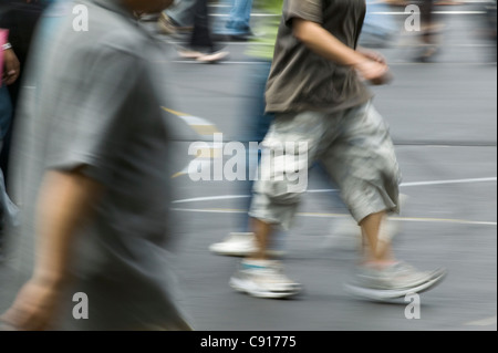 Fußgänger & Radfahrer in der Stadt Street Sydney Australia Stockfoto