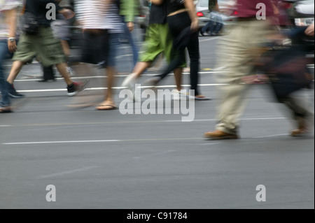 Fußgänger & Radfahrer in der Stadt Street Sydney Australia Stockfoto