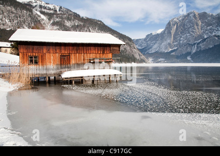 See-Grundl oder Grundlsee ist ein großer See im Salzkammergut, in den Bergen des Bereichs Totes Gebirge. Stockfoto