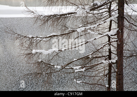 See-Grundl oder Grundlsee ist ein großer See im Salzkammergut in den Bergen des Bereichs Totes Gebirge. Es friert oft Stockfoto