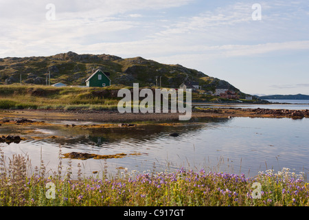 Häuser neben Felsenküste in Twillingate, Neufundland, Kanada Stockfoto