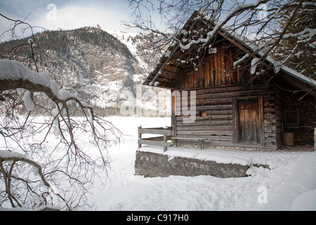 See-Grundl oder Grundlsee ist ein großer See im Salzkammergut in den Bergen des Bereichs Totes Gebirge. Es friert oft Stockfoto