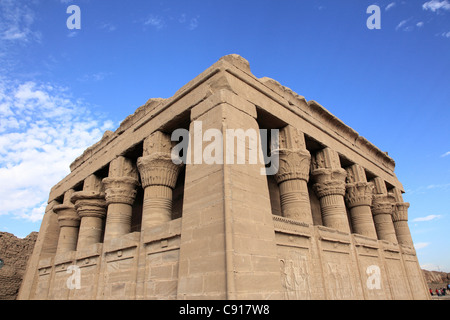 Dendara war das Zentrum der Verehrung der Göttin Hathor aus der Zeit der Bau der Pyramiden. Gibt es eine Stockfoto