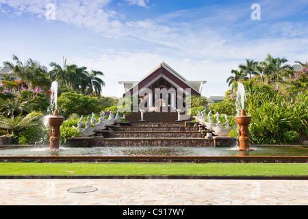 Eleganten Brunnen vor Luxushotel Stockfoto