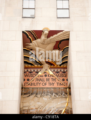 Das Rockefeller Center oder Rockefeller Plaza ist ein Komplex von 19 gewerblich genutzten Gebäuden mit 22 Hektar zwischen 48. und 51. Stockfoto