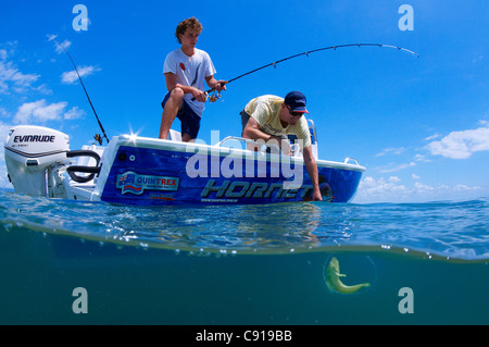 Über-unter Ansicht des Vaters & Sohn Angeln, Gold Coast Australien Stockfoto