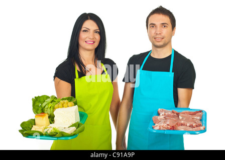 Zwei Arbeiter Käser und Metzger, die ihre frischen Produkte zu vermarkten Stockfoto