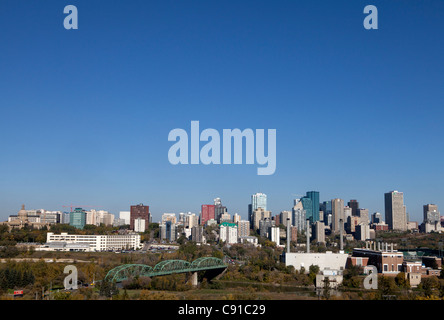 Edmonton ist die Hauptstadt der kanadischen Provinz Alberta und ist eine dicht besiedelte Stadt. Stockfoto