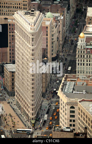 Das Flatiron Building oder Fuller Gebäude wie es ursprünglich hieß steht auf der Fifth Avenue in Manhattan und ist ein Symbol des Stockfoto