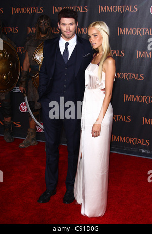 KELLAN LUTZ & ISABEL LUCAS UNSTERBLICHEN. Welt PREMIERE DOWNTOWN LOS ANGELES Kalifornien USA 7. November 2011 Stockfoto