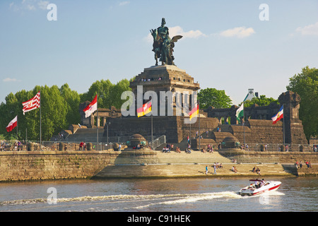 Koblenz, Deutsches Eck (Deutsches Eck), Zusammenfluss von Rhein und Mosel, Rheinland-Pfalz, Deutschland, Europa Stockfoto