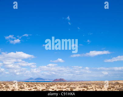 Fuerteventura, Blick Richtung Isla de Lobos und Lanzarote, natürlichen Hintergrund überwiegend Himmel Stockfoto