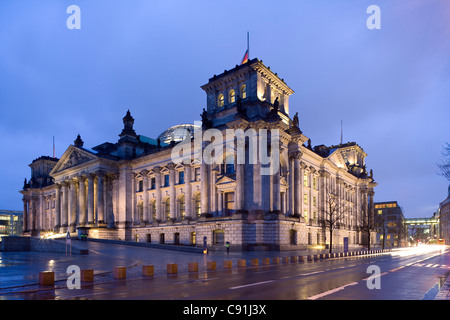 Platz der Republik mit der Reichstag am Abend, Berlin, Deutschland, Europa Stockfoto