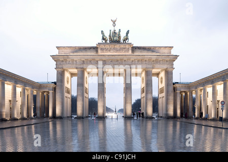 Berlins Wahrzeichen Brandenburger Tor, Pariser Platz, Berlin, Deutschland, Europa Stockfoto