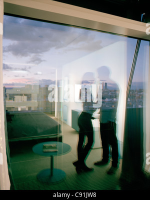 Zimmer im 9. Stock, entworfen von Richard Gluckman, Hotel Silken Puerta America, Madrid, Spanien Stockfoto