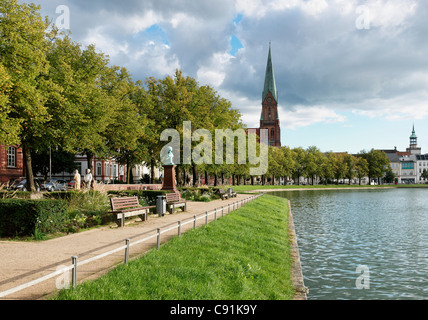 Demmler-Denkmal, Pfaffenteich, Schwerin Kathedrale, Schwerin, Mecklenburg-Western Pomerania, Deutschland Stockfoto