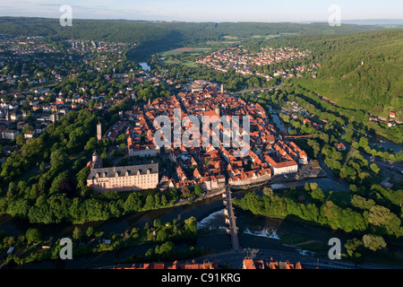 Luftaufnahme von Hannoversch Muenden, Welfen-Schloss am Ufer des Flusses Werra, Niedersachsen, Deutschland Stockfoto