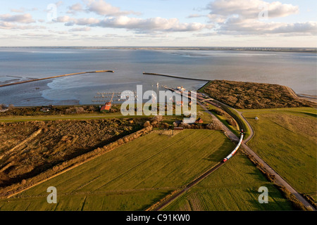 Luftbild von der Ostfriesischen Insel Langeoog Fähre und Insel-Eisenbahn, Langeoog Niedersachsen, Norddeutschland Stockfoto