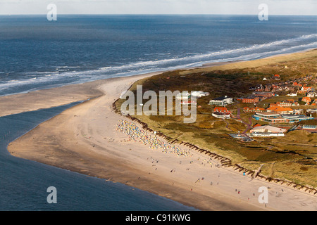 Antenne über den Sandstrand Küste der Ostfriesischen Insel Spiekeroog, Niedersachsen, Deutschland Stockfoto