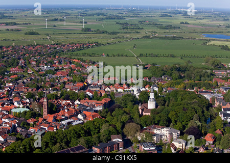 Luftaufnahme der Stadt Jever mit Schloß und Pfarrkirche Kirche, Nordsee, Jever, Niedersachsen, Deutschland Stockfoto