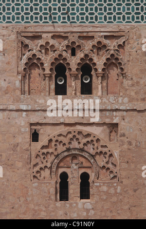 Detail das Minarett der Koutoubia-Moschee in Marrakesch, Marokko. Stockfoto