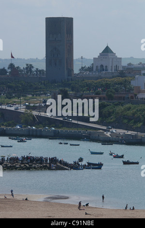 Hassan-Turm und das Mausoleum von König Mohammed V in Rabat, Marokko. Stockfoto