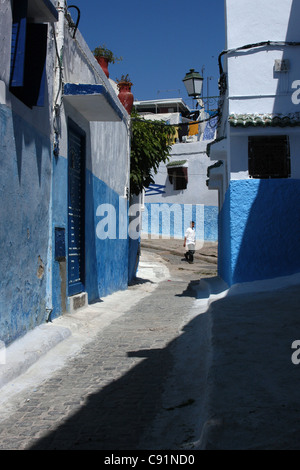 Gasse in der Oudaya Kasbah in Rabat, Marokko. Stockfoto