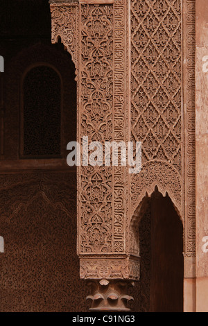 Steinbildhauen bedeckt das Mausoleum des Sultan Ahmad al-Mansur in der Saadian Gräber in Marrakesch, Marokko. Stockfoto