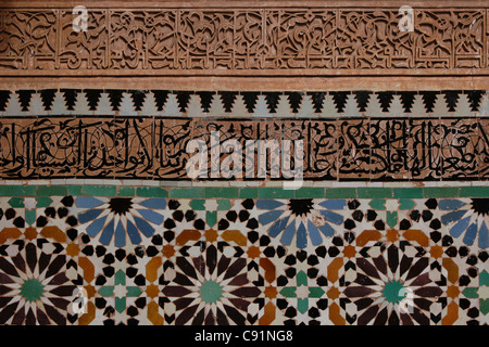 Zellige seinen bedeckt das Mausoleum des Sultan Ahmad al-Mansur in der Saadian Gräber in Marrakesch, Marokko. Stockfoto