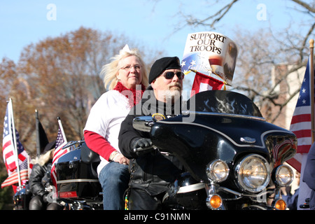 Veteranen Parade Milwaukee Wisconsin Motorradfahrer unterstützen unsere Truppen Stockfoto