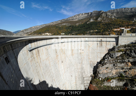 Castillon Barrage oder Dam & Hydro-Electric Power Station Verdon Valley Oder Schlucht in der Nähe von Castallan Alpes-de-Haute-Provence Frankreich Stockfoto