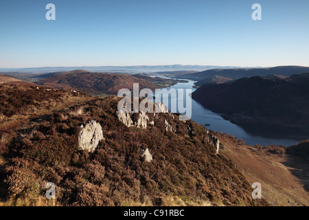 Der Blick über Ullswater, der Ferne Pennines aus Sheffield Zander im Herbst Seenplatte Cumbria UK Stockfoto