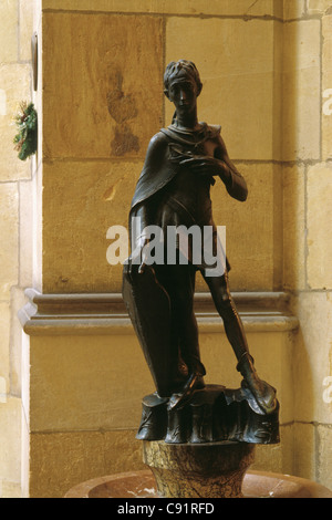 Statue des Hl. Wenzel (1922) von Karel Dvořák in St. Veitsdom in der Prager Burg in Prag, Tschechische Republik. Stockfoto